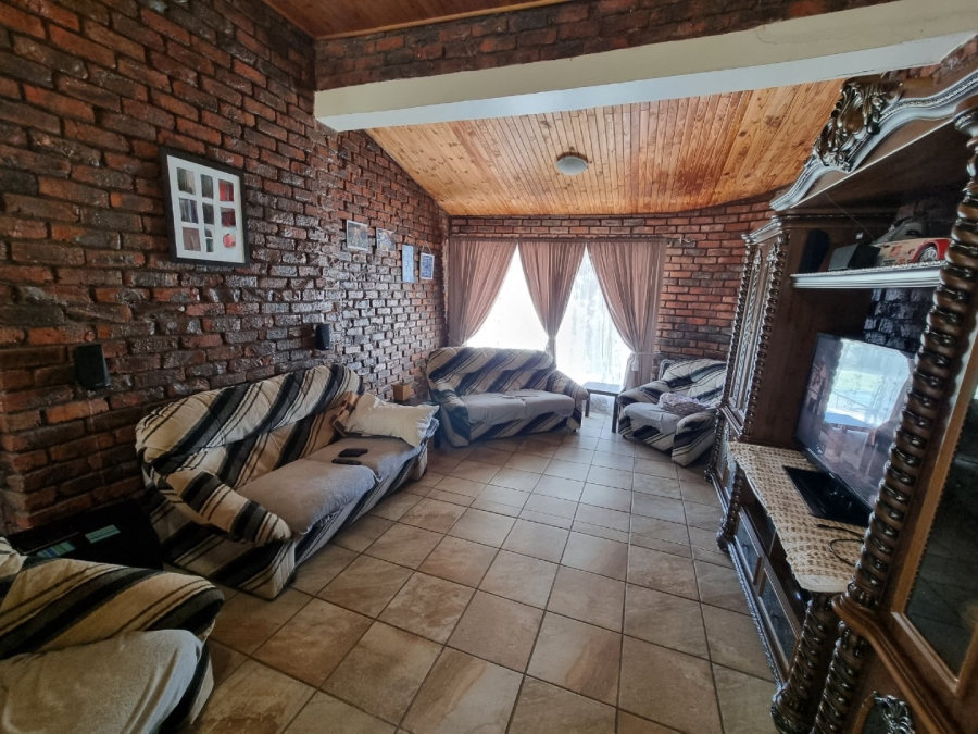 5 Bedroom Property for Sale in Morelig Free State